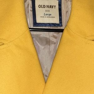 Size L new w/o tag woman yellow pea coat.